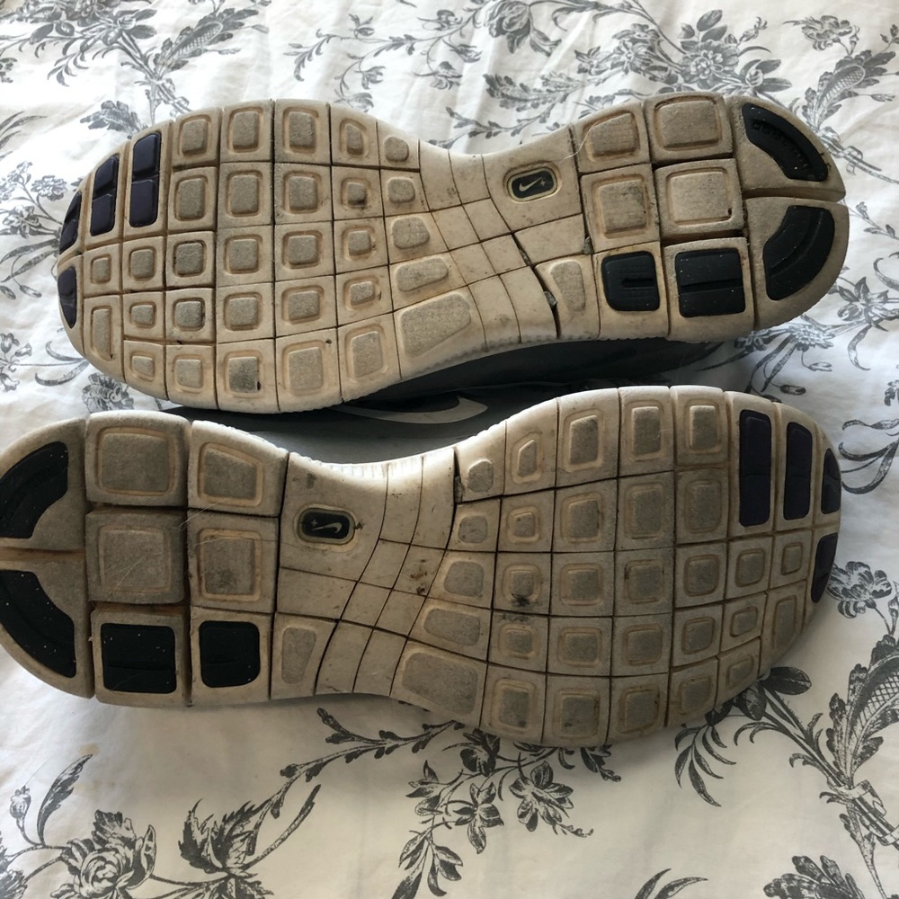 Nike Free Runs - Picture 4 of 4